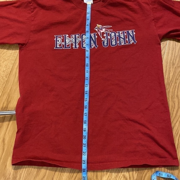 GILDAN Activewear Women’s Elton John Burgundy Short  Sleeve Shirt (Size Medium) - Picture 4 of 8